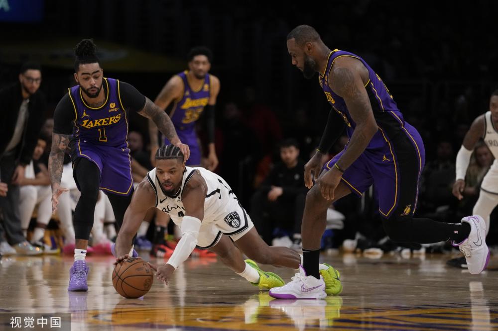 许多球迷大 许多球迷大