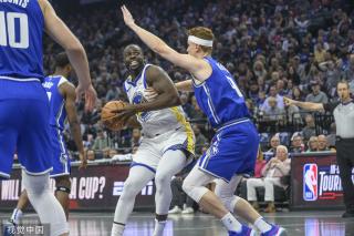 他让我们看 他让我们看